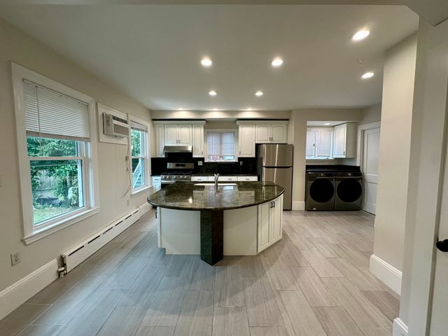 118 Ash St, Waltham, MA 02453