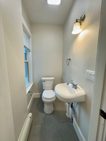 118 Ash St, Waltham, MA 02453