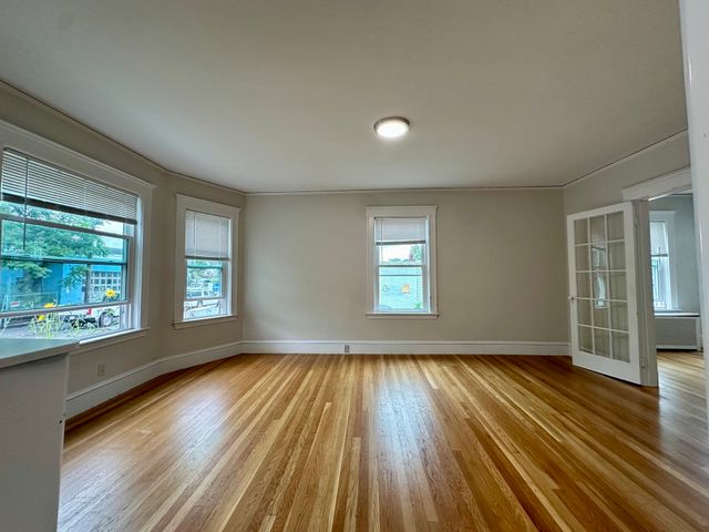 118 Ash St, Waltham, MA 02453