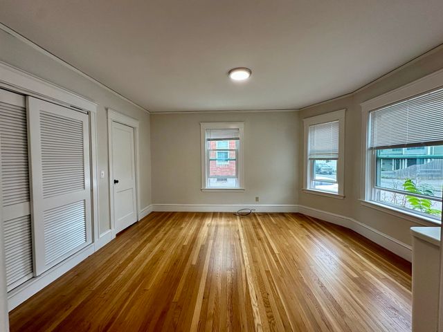 118 Ash St, Waltham, MA 02453