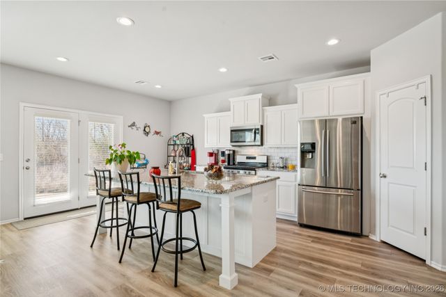 6250 S 317th East Avenue, Broken Arrow, OK 74014