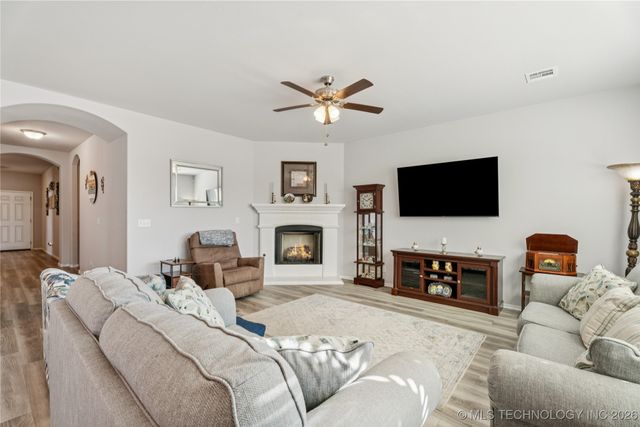 6250 S 317th East Avenue, Broken Arrow, OK 74014