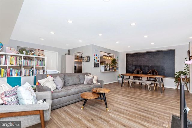 703 MOUNTAIN VIEW DR, Chesterbrook, PA 19087