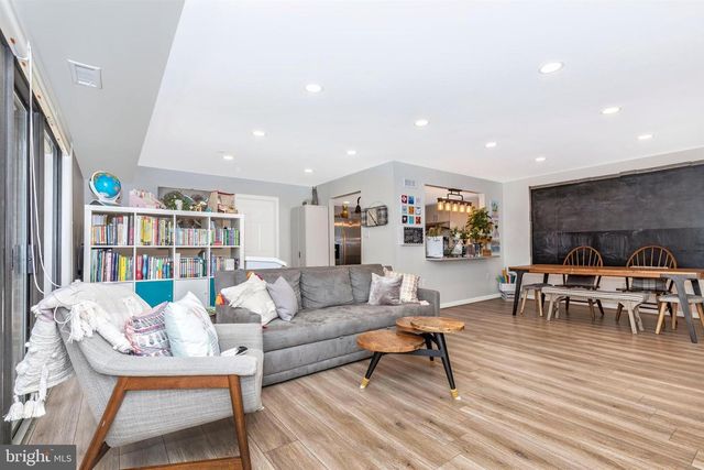 703 MOUNTAIN VIEW DR, Chesterbrook, PA 19087