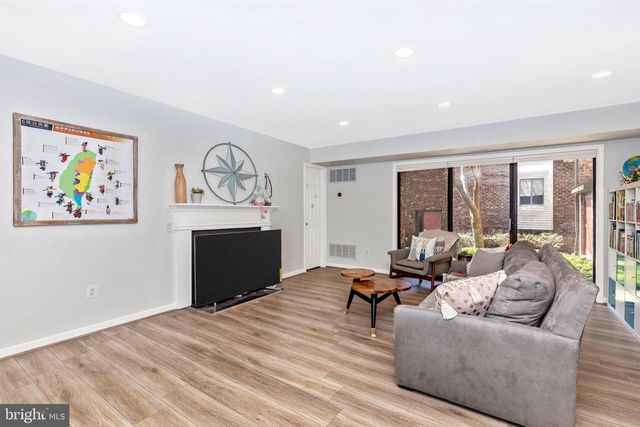 703 MOUNTAIN VIEW DR, Chesterbrook, PA 19087