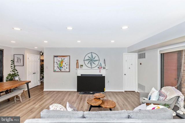 703 MOUNTAIN VIEW DR, Chesterbrook, PA 19087