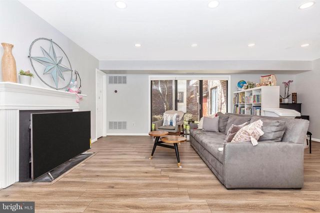 703 MOUNTAIN VIEW DR, Chesterbrook, PA 19087