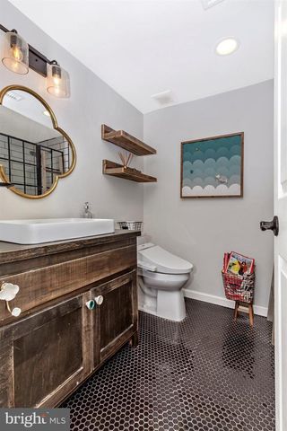 703 MOUNTAIN VIEW DR, Chesterbrook, PA 19087