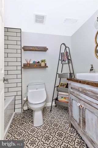 703 MOUNTAIN VIEW DR, Chesterbrook, PA 19087