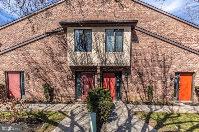 703 MOUNTAIN VIEW DR, Chesterbrook, PA 19087