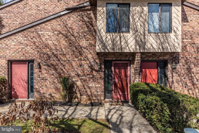 703 MOUNTAIN VIEW DR, Chesterbrook, PA 19087