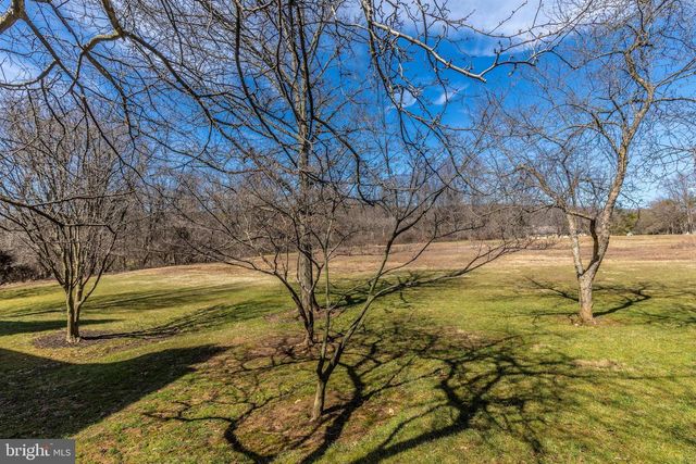 703 MOUNTAIN VIEW DR, Chesterbrook, PA 19087