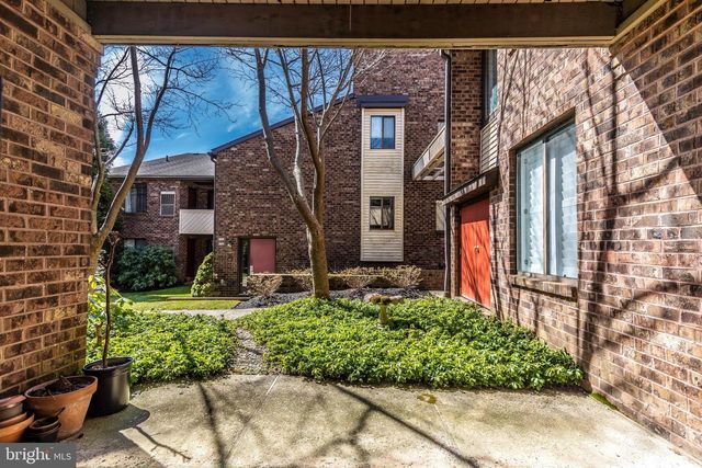 703 MOUNTAIN VIEW DR, Chesterbrook, PA 19087