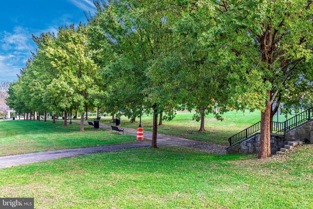 703 MOUNTAIN VIEW DR, Chesterbrook, PA 19087