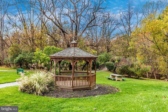 703 MOUNTAIN VIEW DR, Chesterbrook, PA 19087