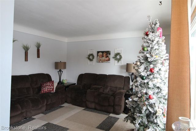 24524 Johnston Avenue, Eastpointe, MI 48021