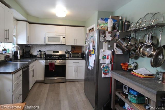 24524 Johnston Avenue, Eastpointe, MI 48021