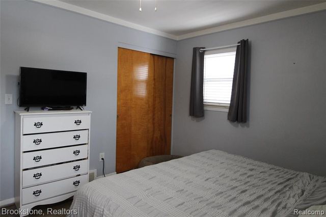 24524 Johnston Avenue, Eastpointe, MI 48021