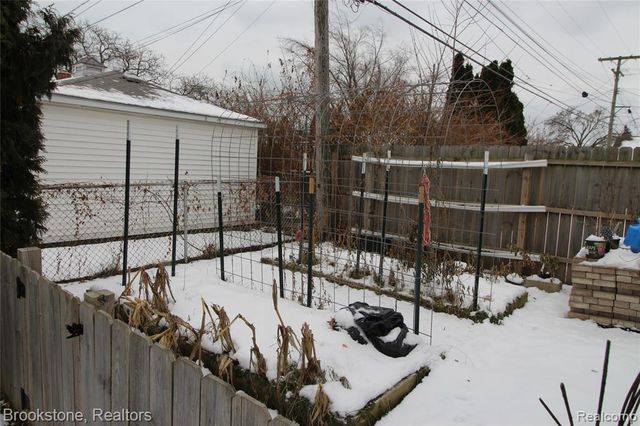 24524 Johnston Avenue, Eastpointe, MI 48021