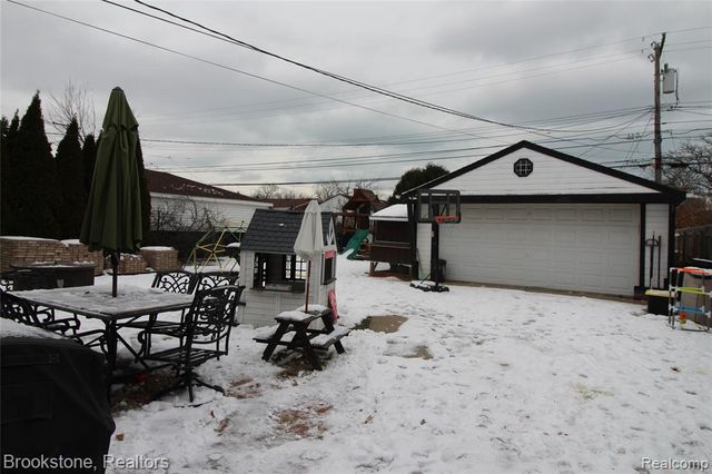 24524 Johnston Avenue, Eastpointe, MI 48021