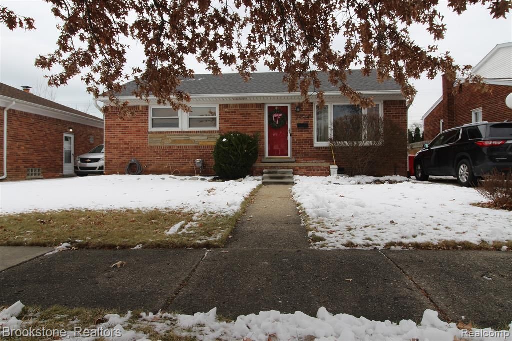 24524 Johnston Avenue, Eastpointe, MI 48021