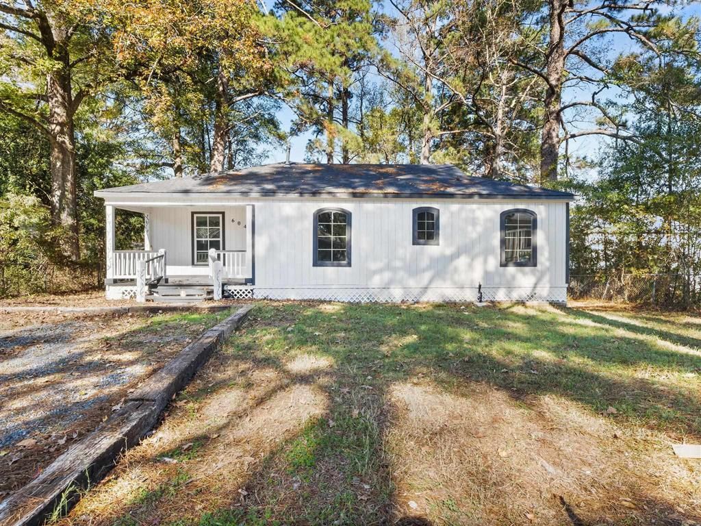 604 W North Street, Leesville, LA 71446