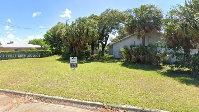 8 NW 8th Ct, Fort Lauderdale, FL 33311