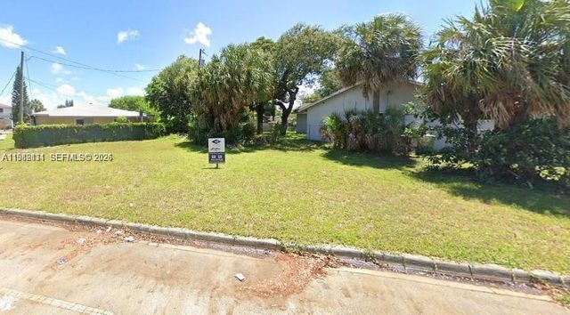 8 NW 8th Ct, Fort Lauderdale, FL 33311