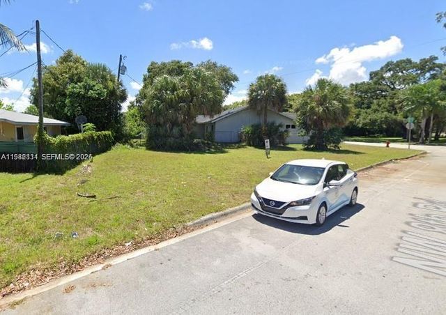 8 NW 8th Ct, Fort Lauderdale, FL 33311