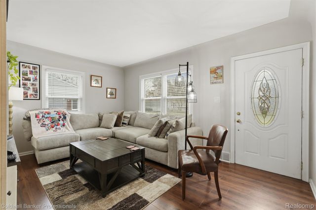 927 Montrose Avenue, Royal Oak Charter Township, MI 48073