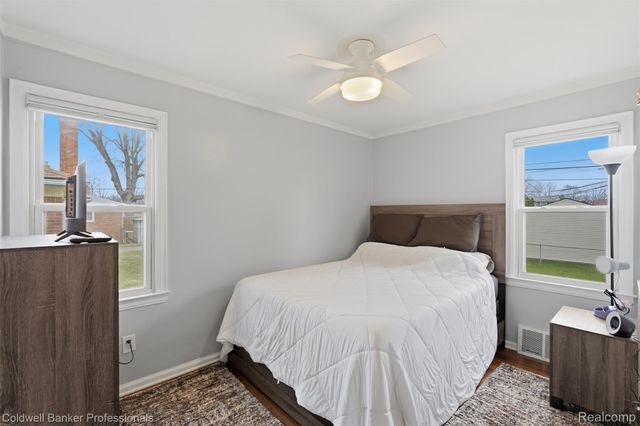 927 Montrose Avenue, Royal Oak Charter Township, MI 48073