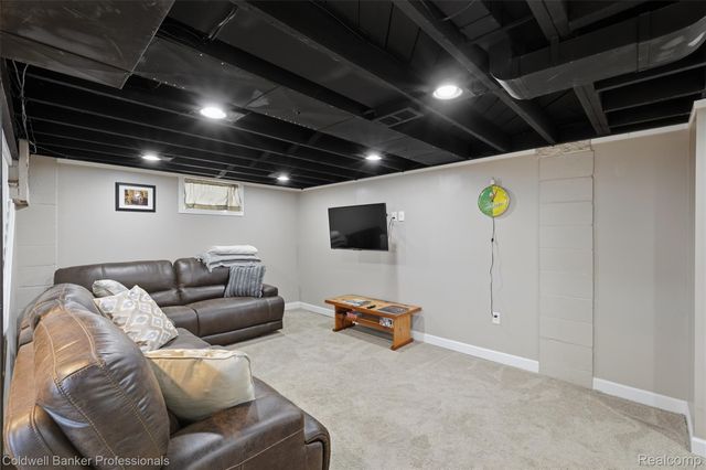 927 Montrose Avenue, Royal Oak Charter Township, MI 48073