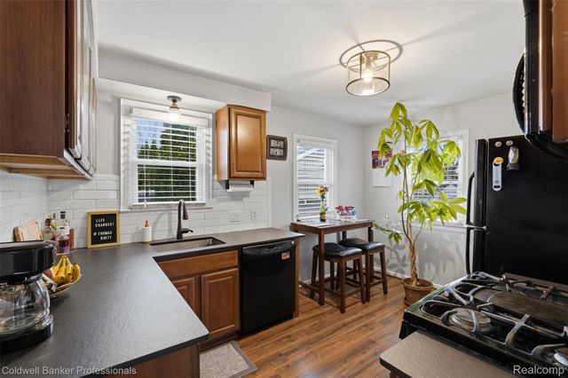 927 Montrose Avenue, Royal Oak Charter Township, MI 48073