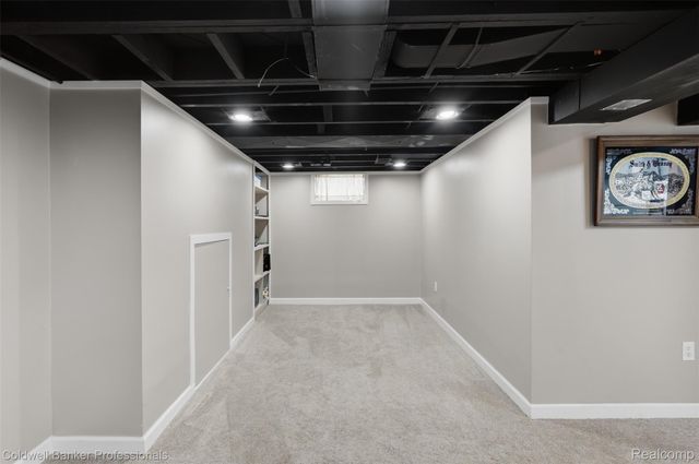 927 Montrose Avenue, Royal Oak Charter Township, MI 48073