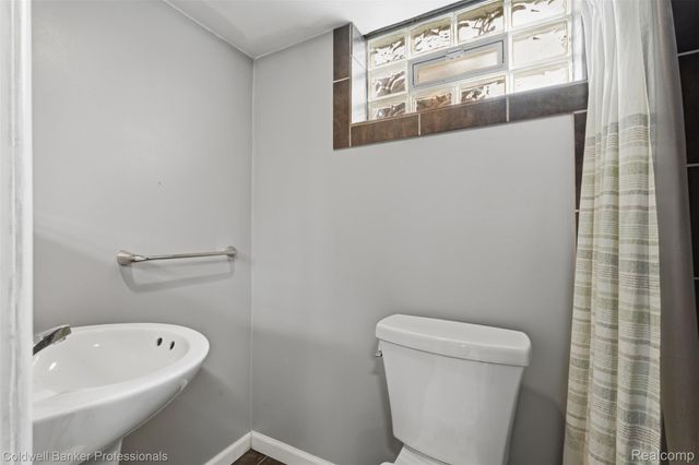 927 Montrose Avenue, Royal Oak Charter Township, MI 48073