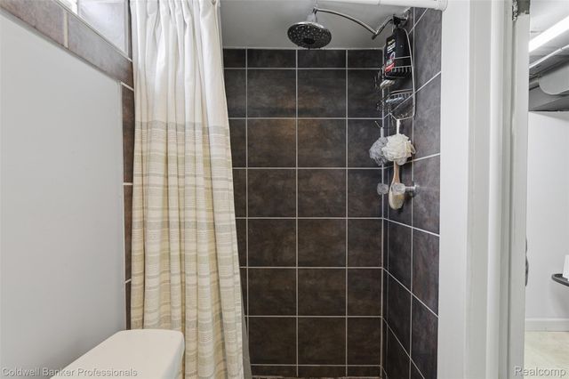 927 Montrose Avenue, Royal Oak Charter Township, MI 48073