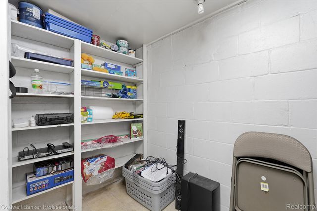 927 Montrose Avenue, Royal Oak Charter Township, MI 48073