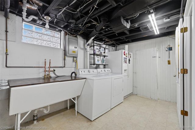 927 Montrose Avenue, Royal Oak Charter Township, MI 48073