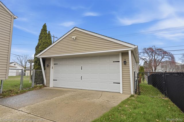 927 Montrose Avenue, Royal Oak Charter Township, MI 48073