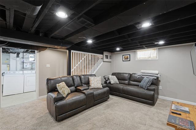 927 Montrose Avenue, Royal Oak Charter Township, MI 48073
