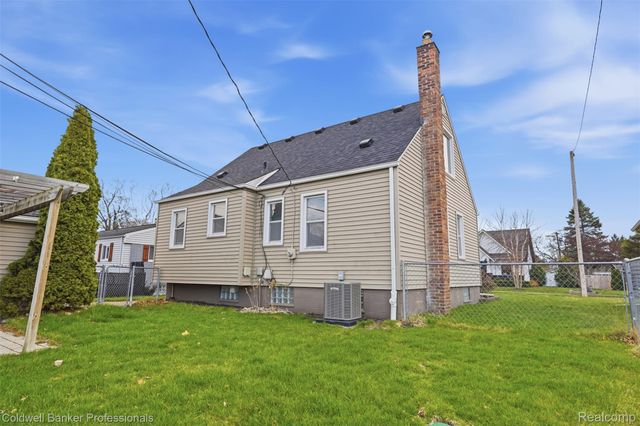 927 Montrose Avenue, Royal Oak Charter Township, MI 48073