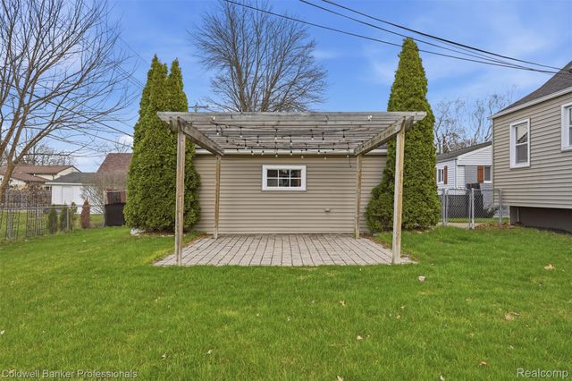 927 Montrose Avenue, Royal Oak Charter Township, MI 48073