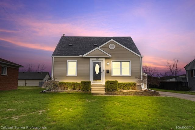 927 Montrose Avenue, Royal Oak Charter Township, MI 48073