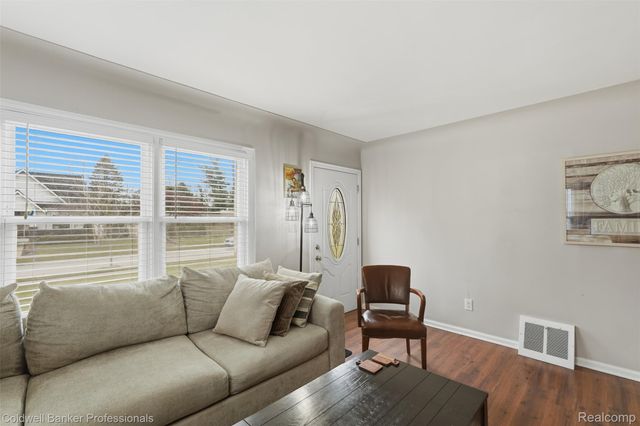 927 Montrose Avenue, Royal Oak Charter Township, MI 48073