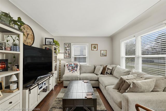 927 Montrose Avenue, Royal Oak Charter Township, MI 48073