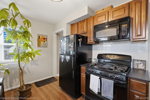 927 Montrose Avenue, Royal Oak Charter Township, MI 48073