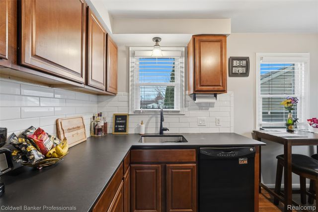 927 Montrose Avenue, Royal Oak Charter Township, MI 48073