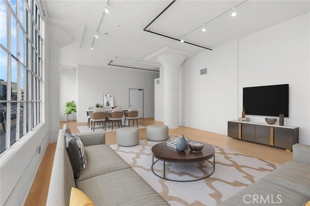 420 S San Pedro 211, Los Angeles, CA 90013