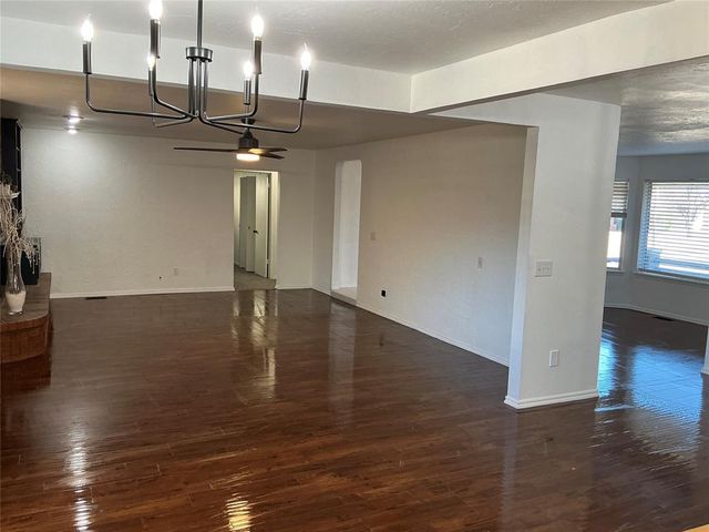 9901 HUMMINGBIRD Lane, Oklahoma City, OK 73162