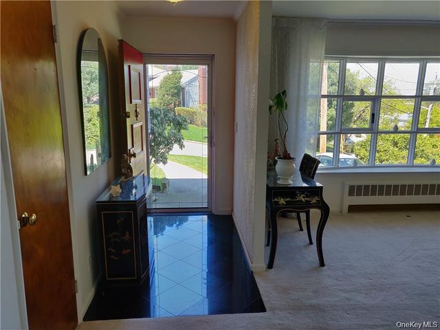 61 Homecrest Oval, Yonkers, NY 10703